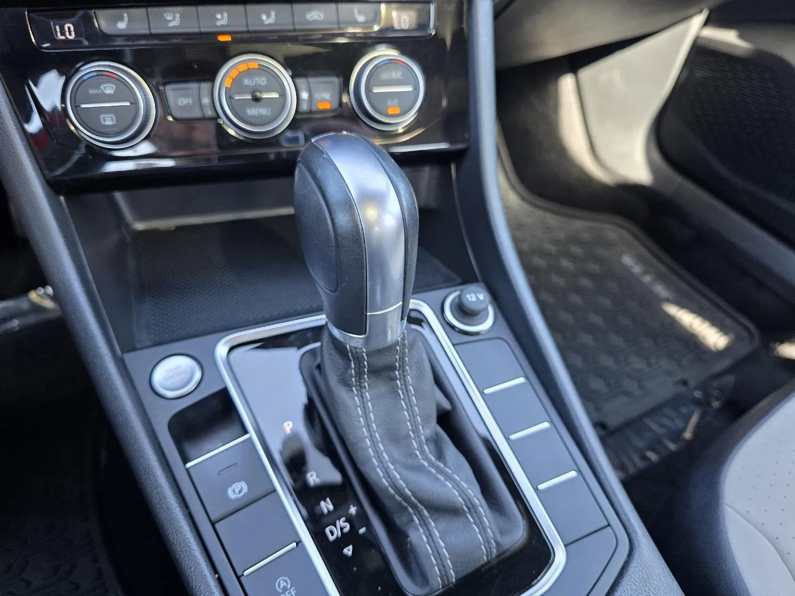 2019 Volkswagen Jetta R-Line - Photo 16