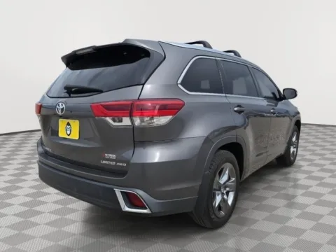 More photos of 2017 Toyota Highlander Limited Platinum at Driven, ID