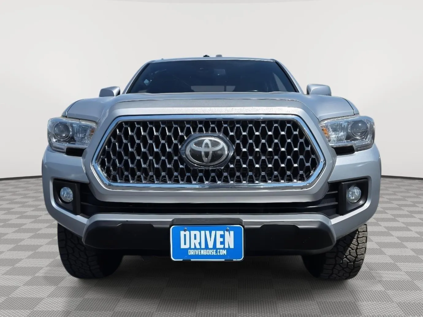 Toyota Tacoma photo 2