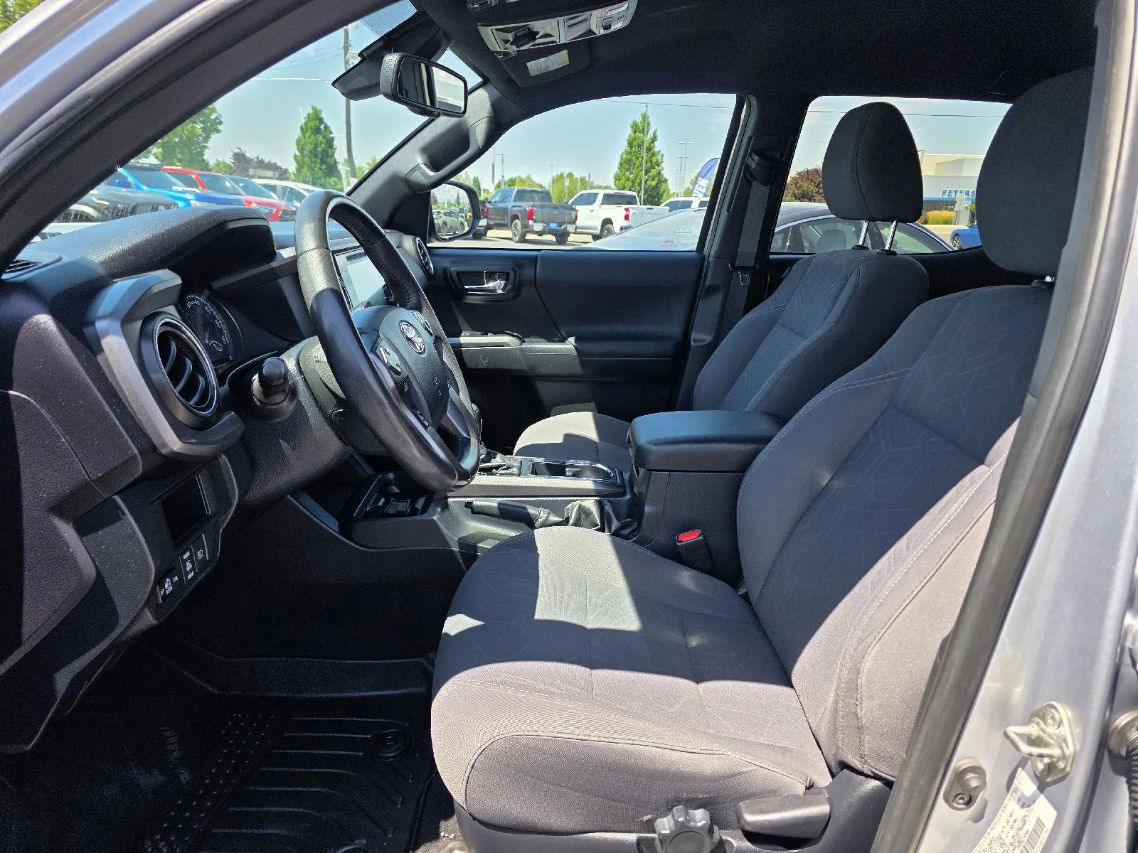 Toyota Tacoma photo 7