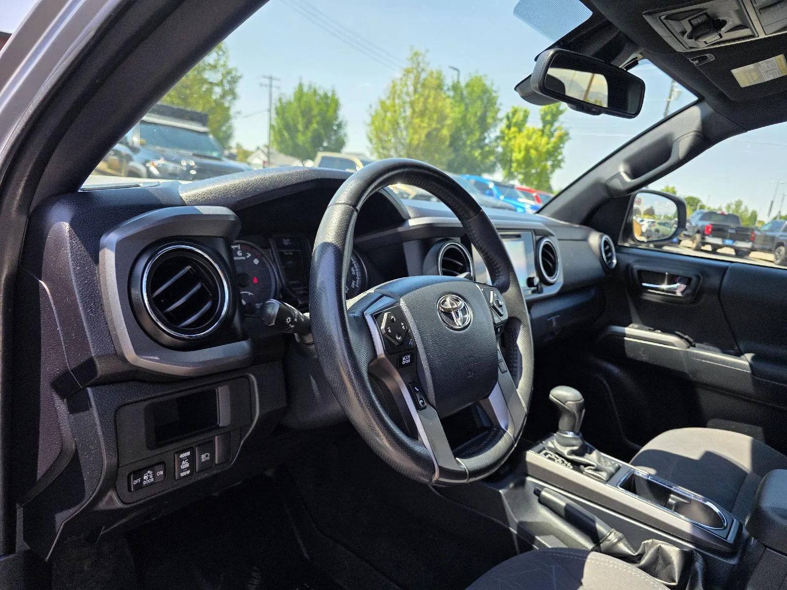 Toyota Tacoma photo 8