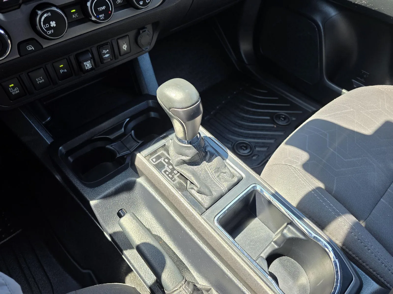 Toyota Tacoma photo 15
