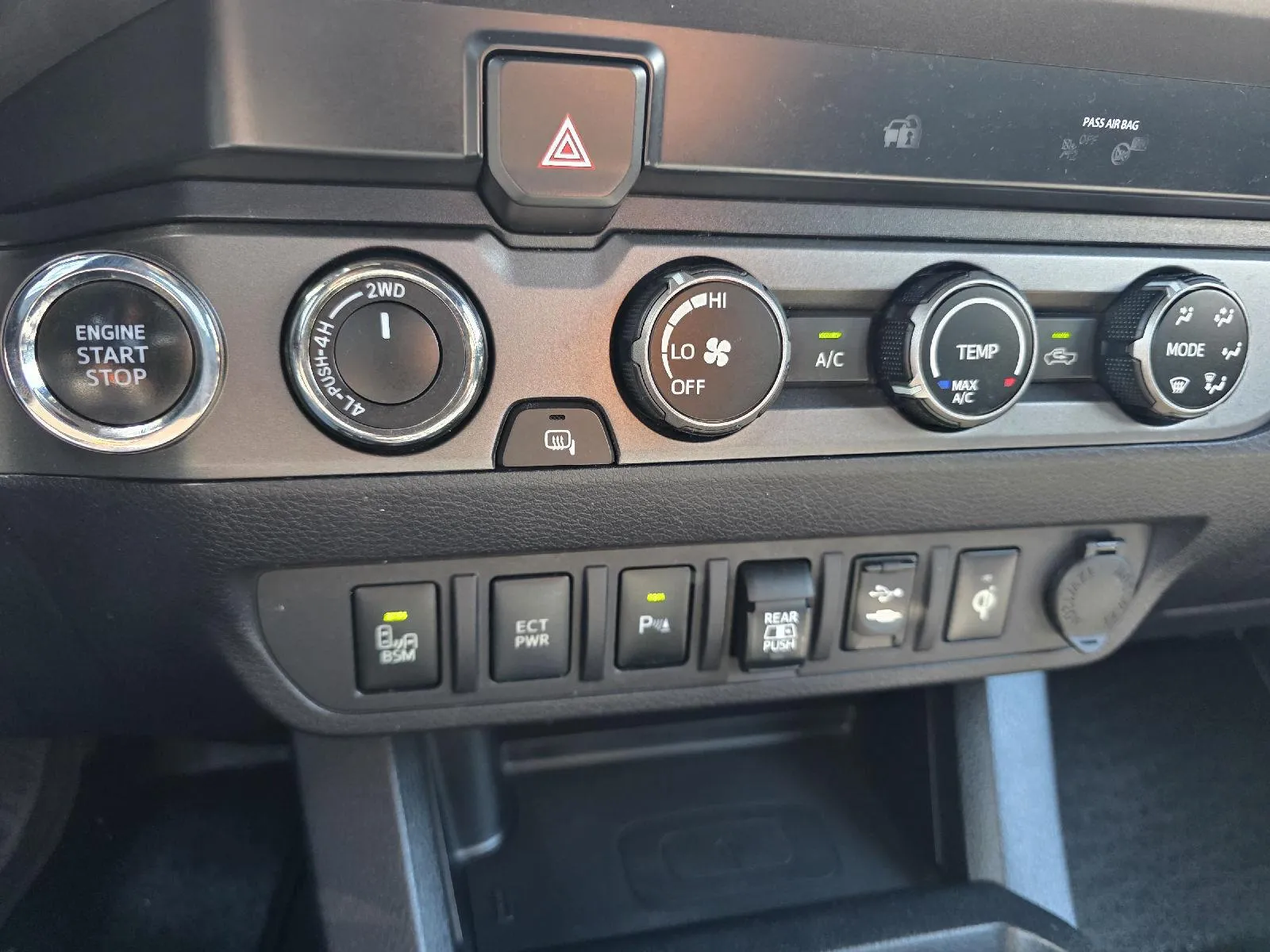 Toyota Tacoma photo 17