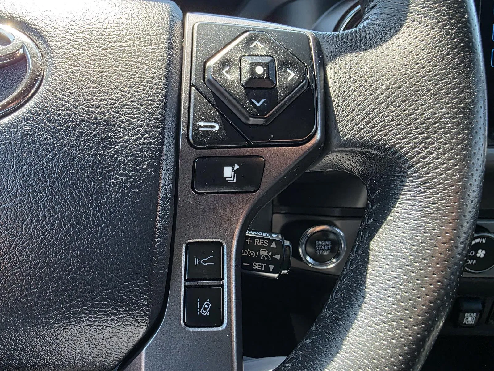 Toyota Tacoma photo 18
