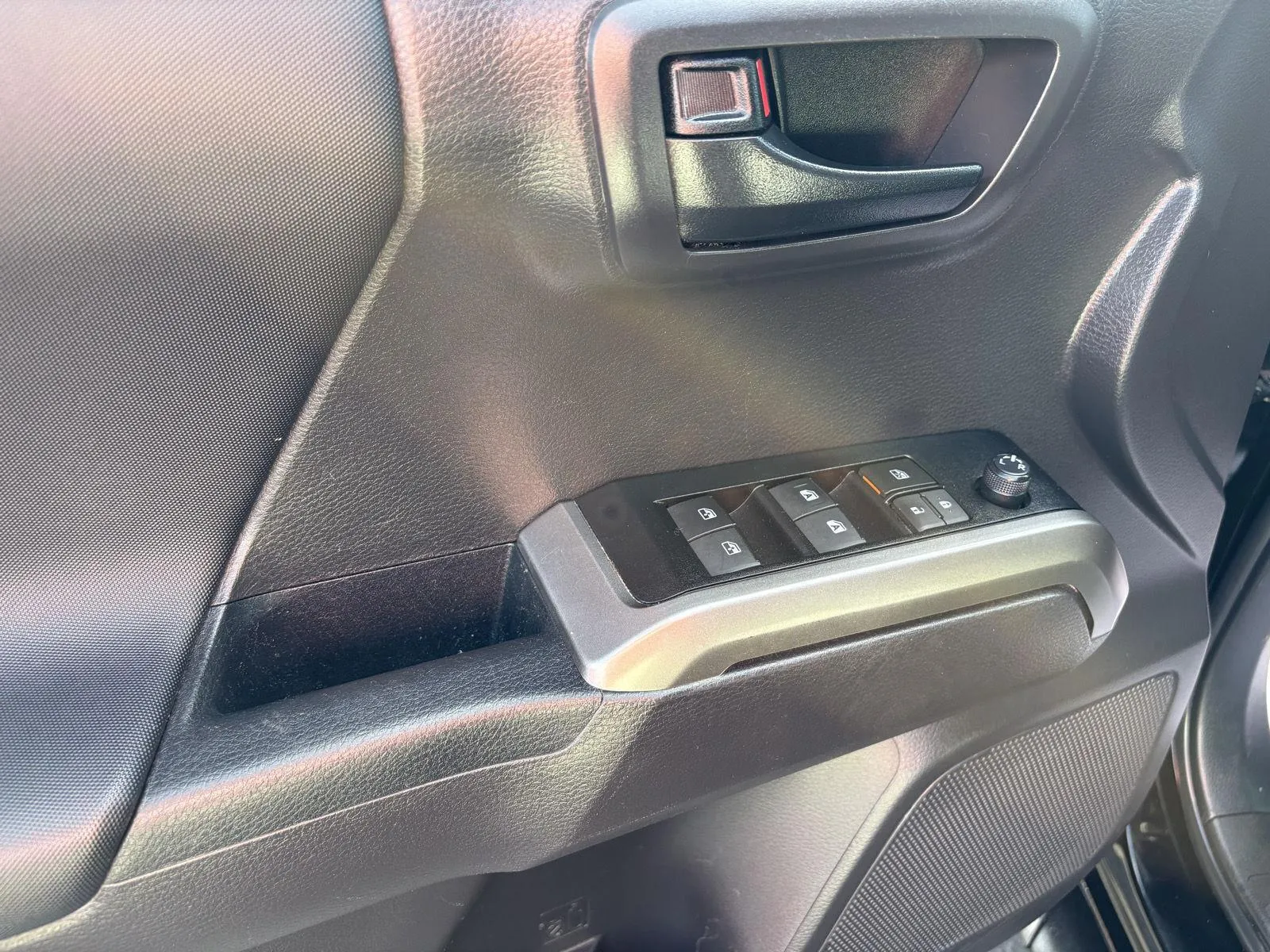 Toyota Tacoma photo 10