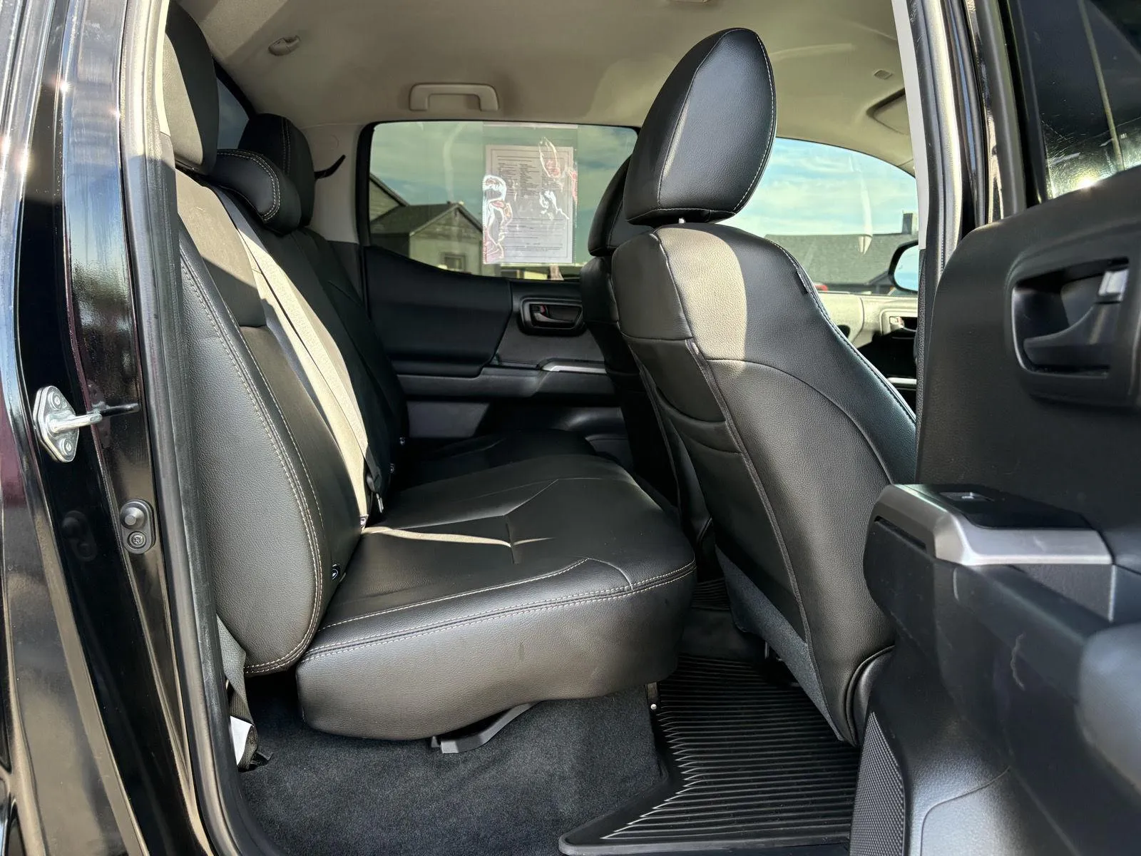 Toyota Tacoma photo 24
