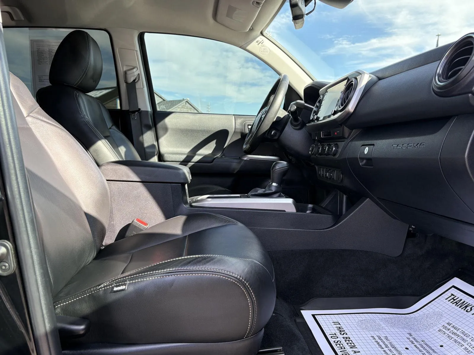 Toyota Tacoma photo 26
