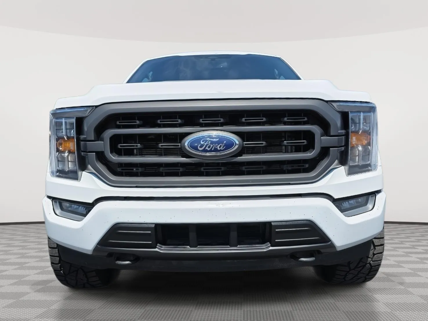 Ford F-150 photo 2