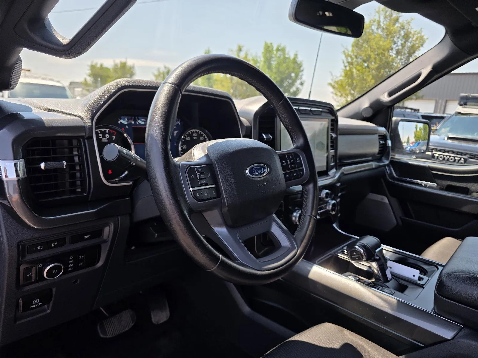 Ford F-150 photo 8
