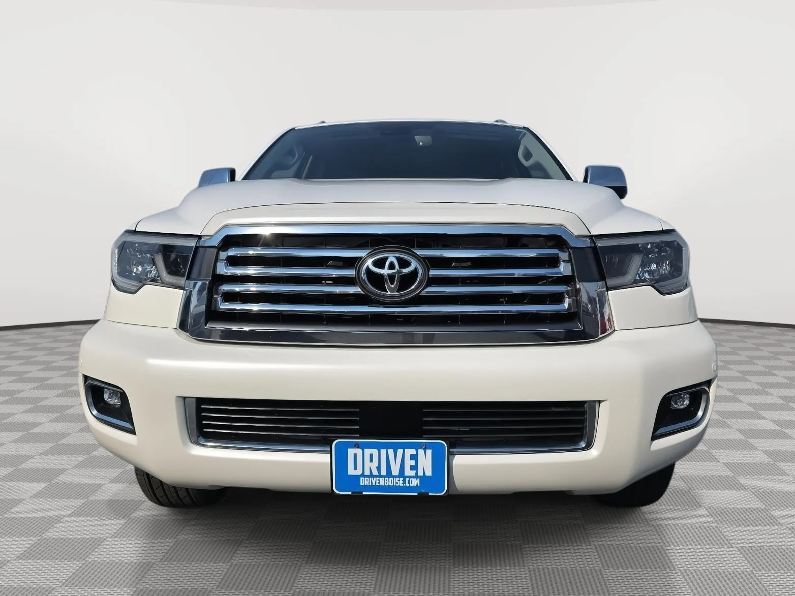 Toyota Sequoia photo 2