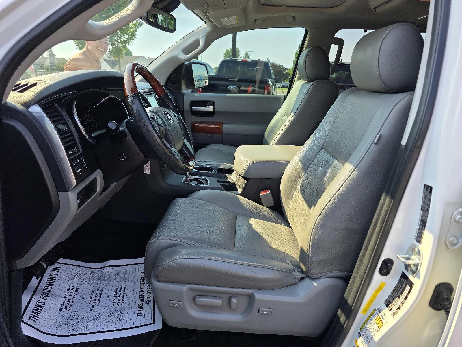 Toyota Sequoia photo 7
