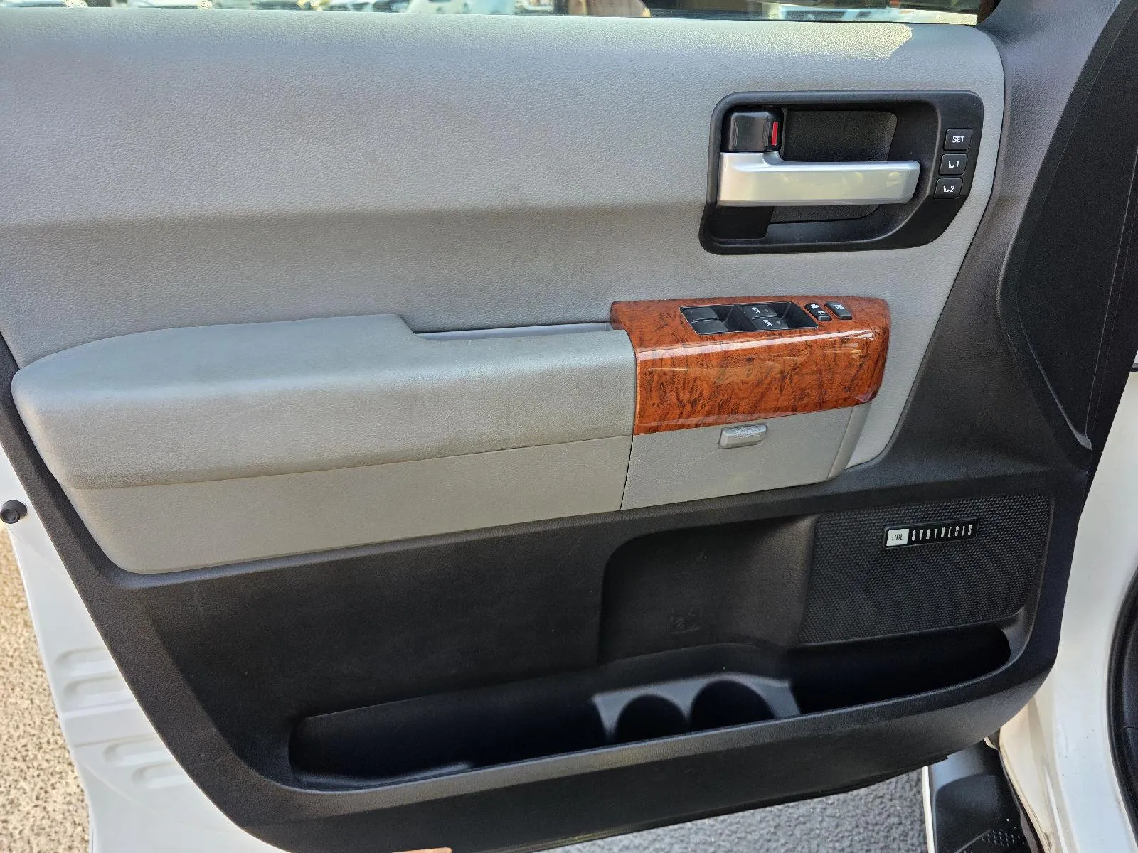 Toyota Sequoia photo 9