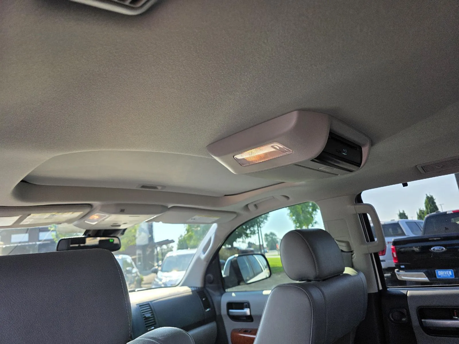 Toyota Sequoia photo 13
