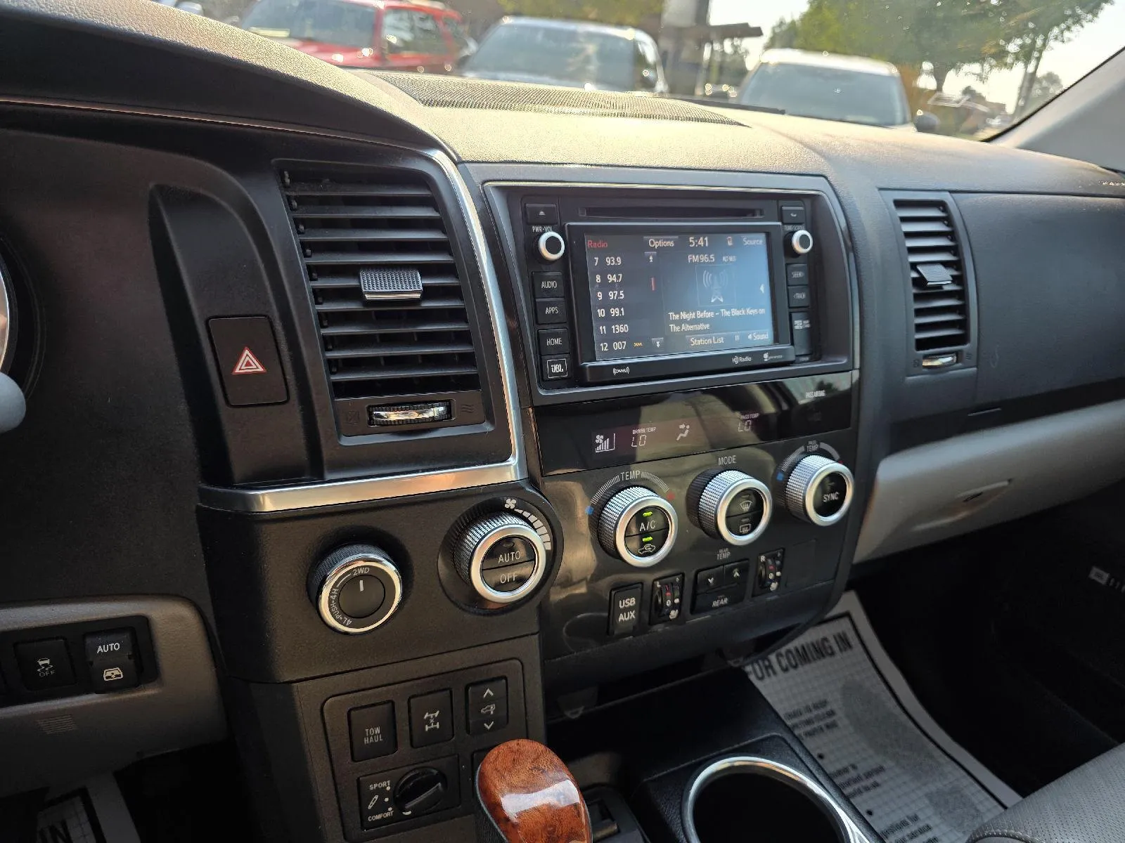 Toyota Sequoia photo 18