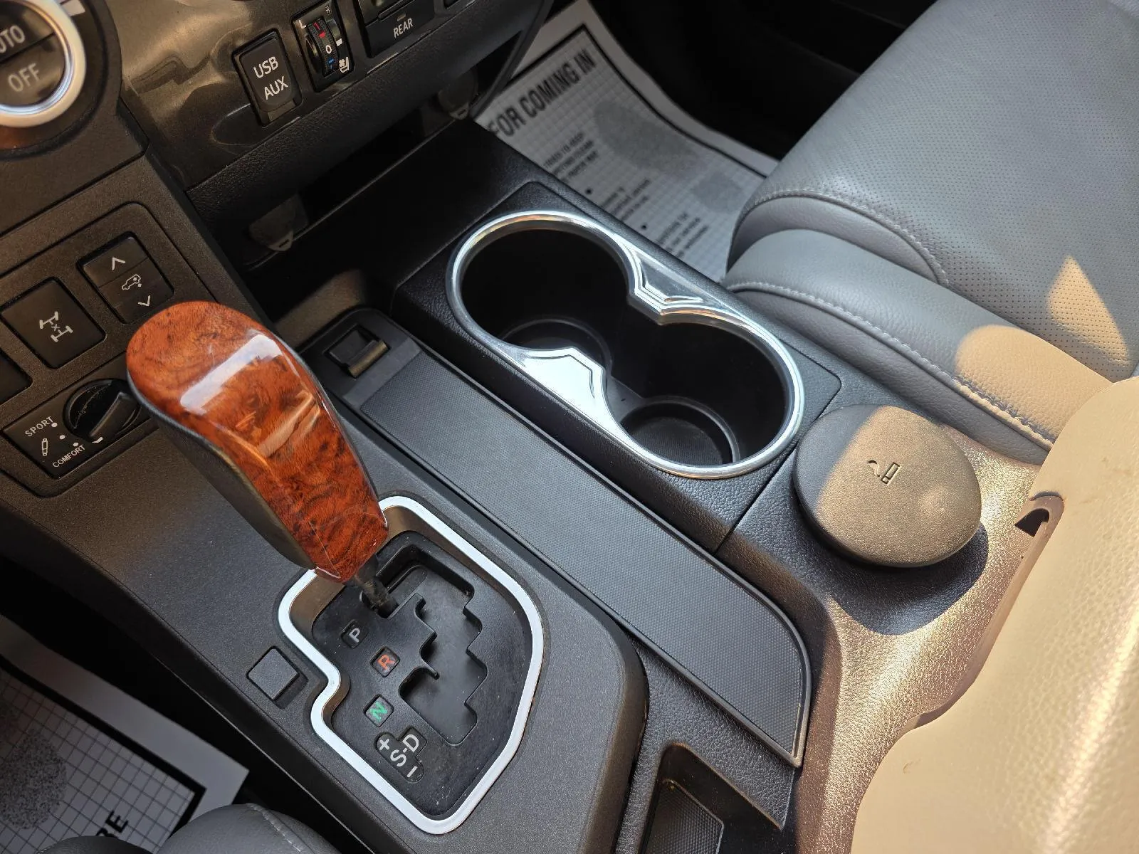 Toyota Sequoia photo 20