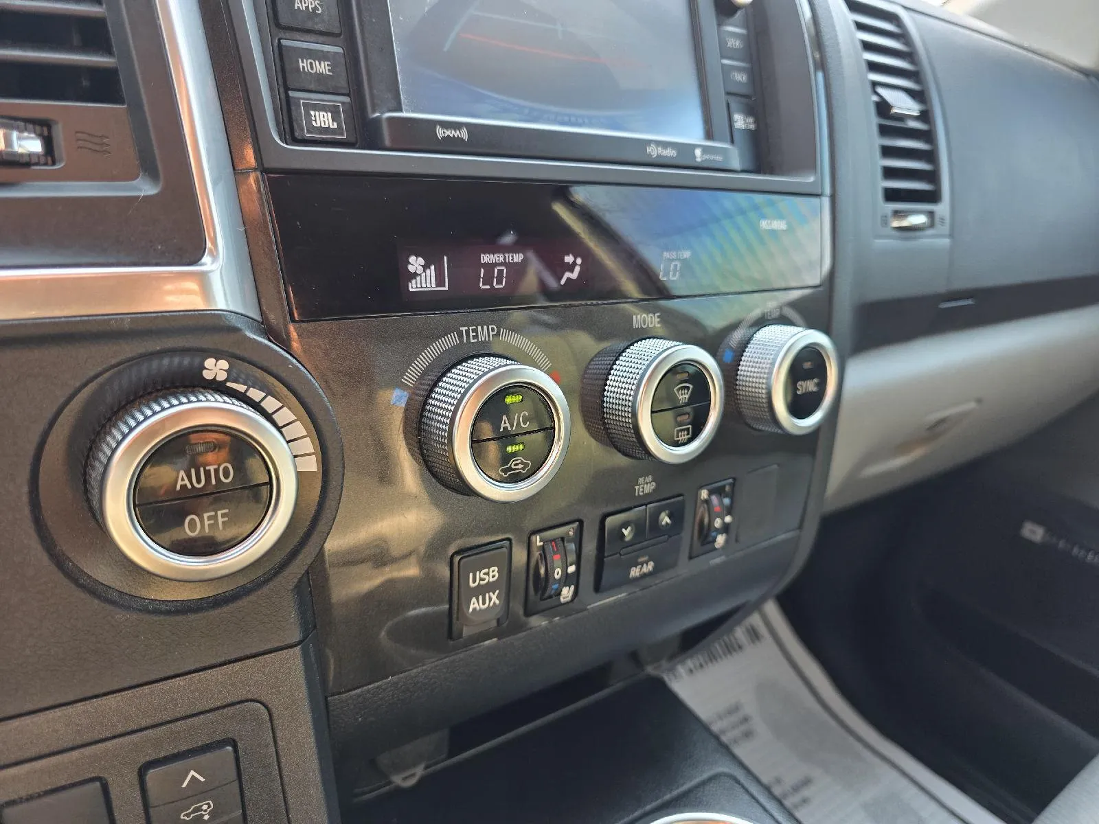 Toyota Sequoia photo 22