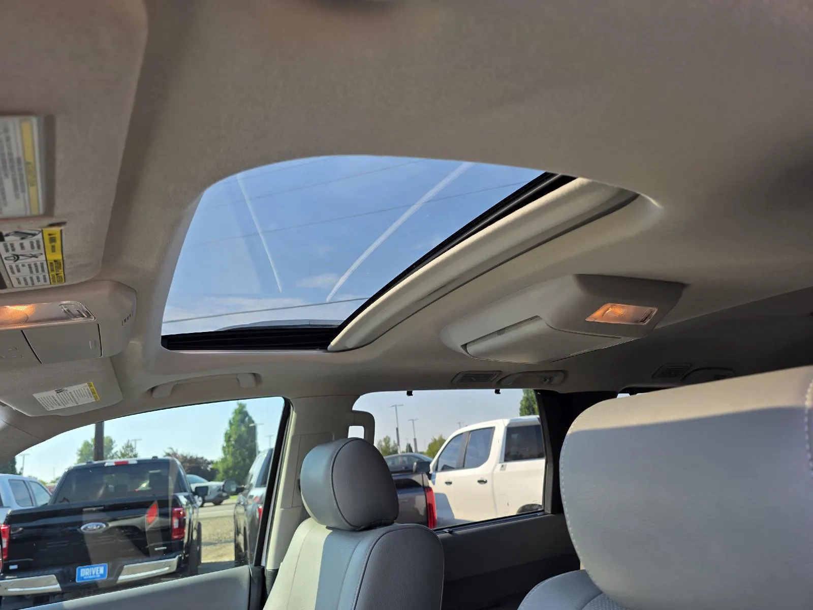 Toyota Sequoia photo 23