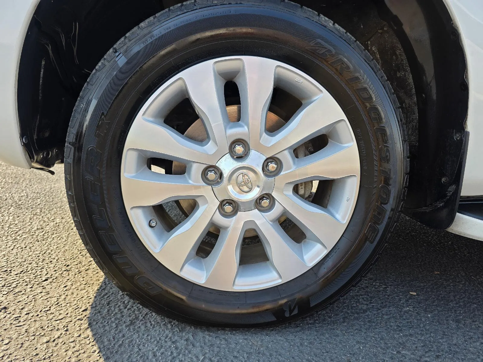 Toyota Sequoia photo 24