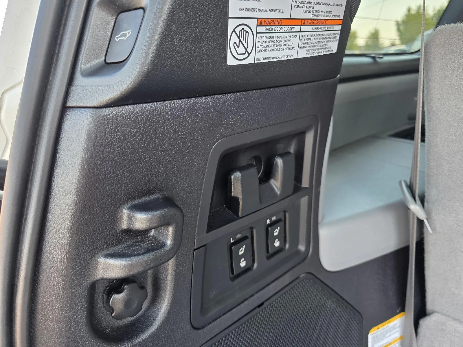 Toyota Sequoia photo 27