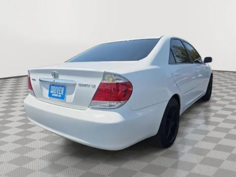 More photos of 2006 Toyota Camry SE at Driven, ID