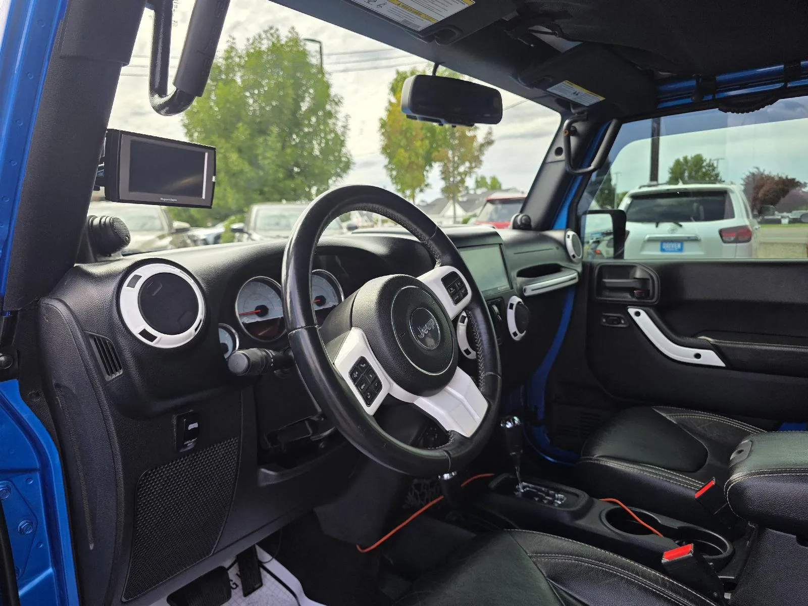Jeep Wrangler photo 8