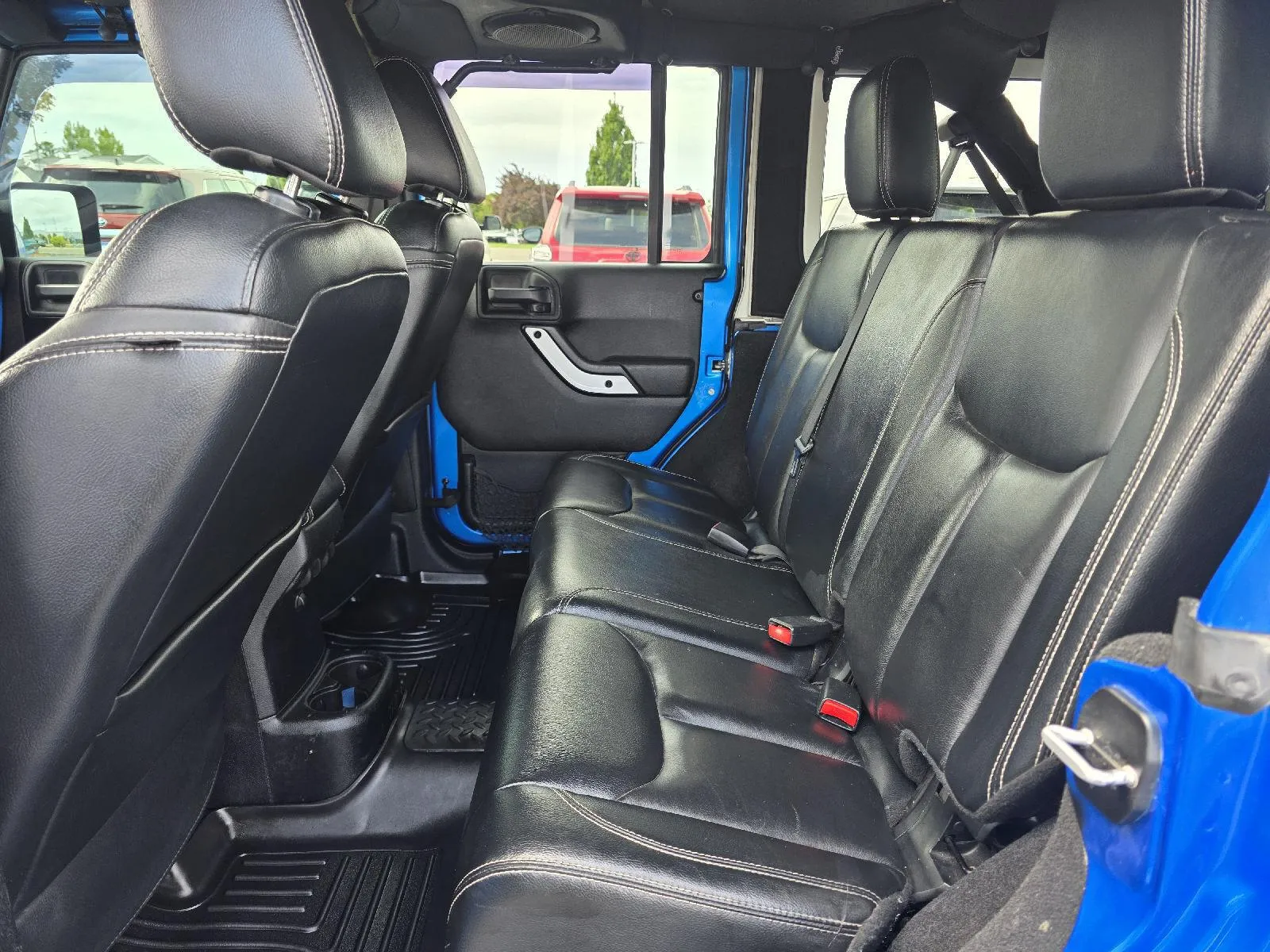 Jeep Wrangler photo 10