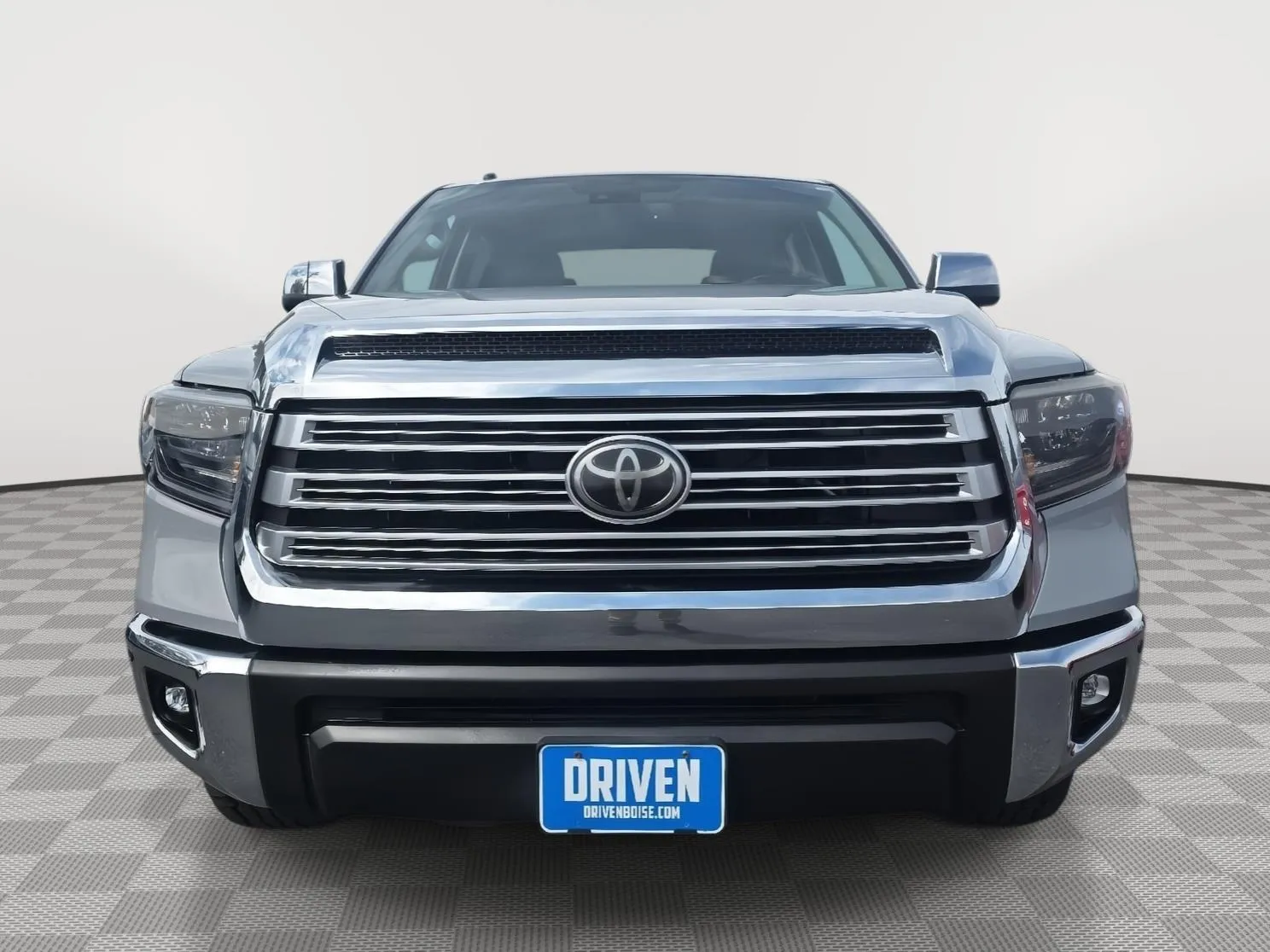 Toyota Tundra photo 2