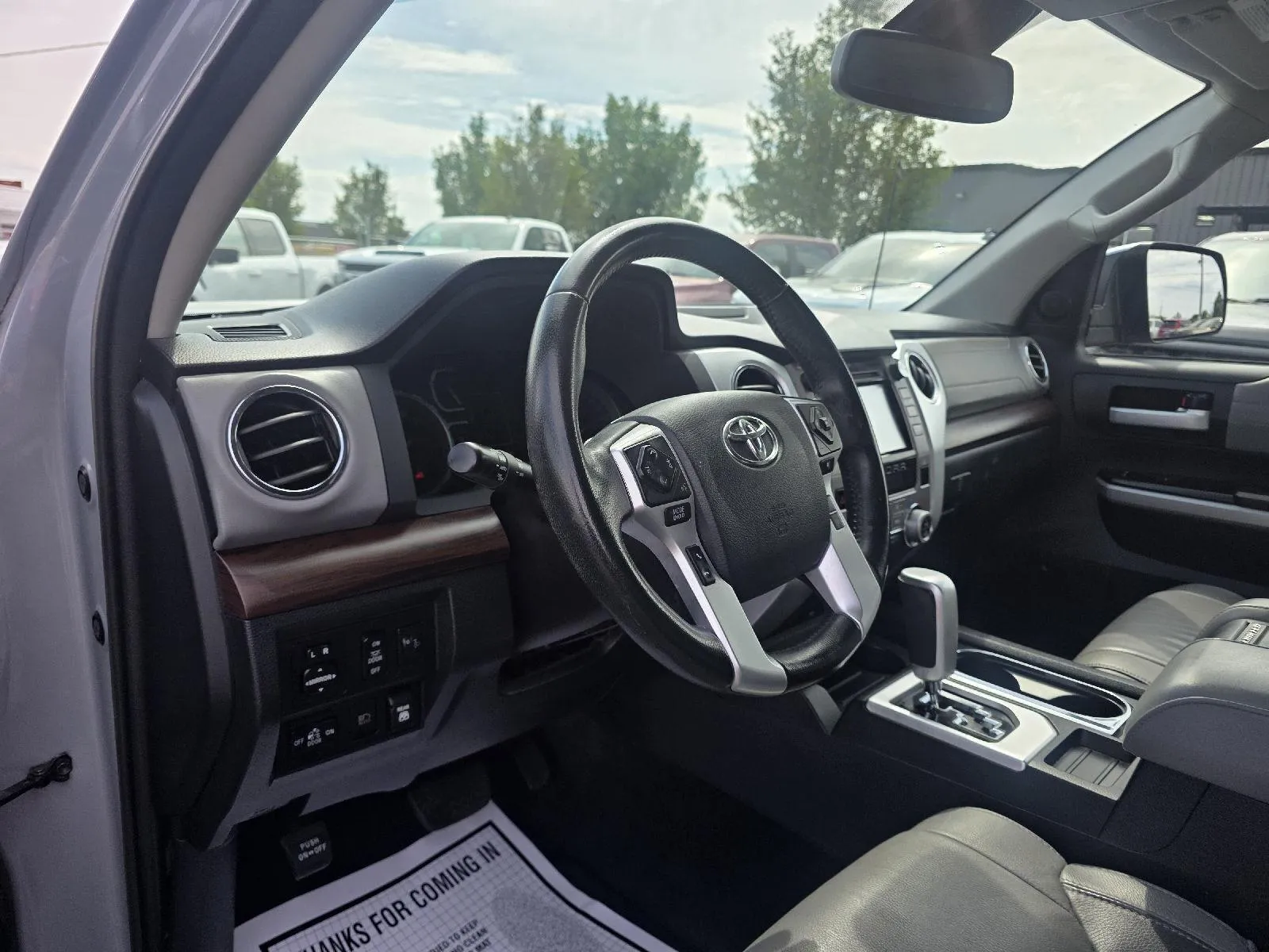 Toyota Tundra photo 8