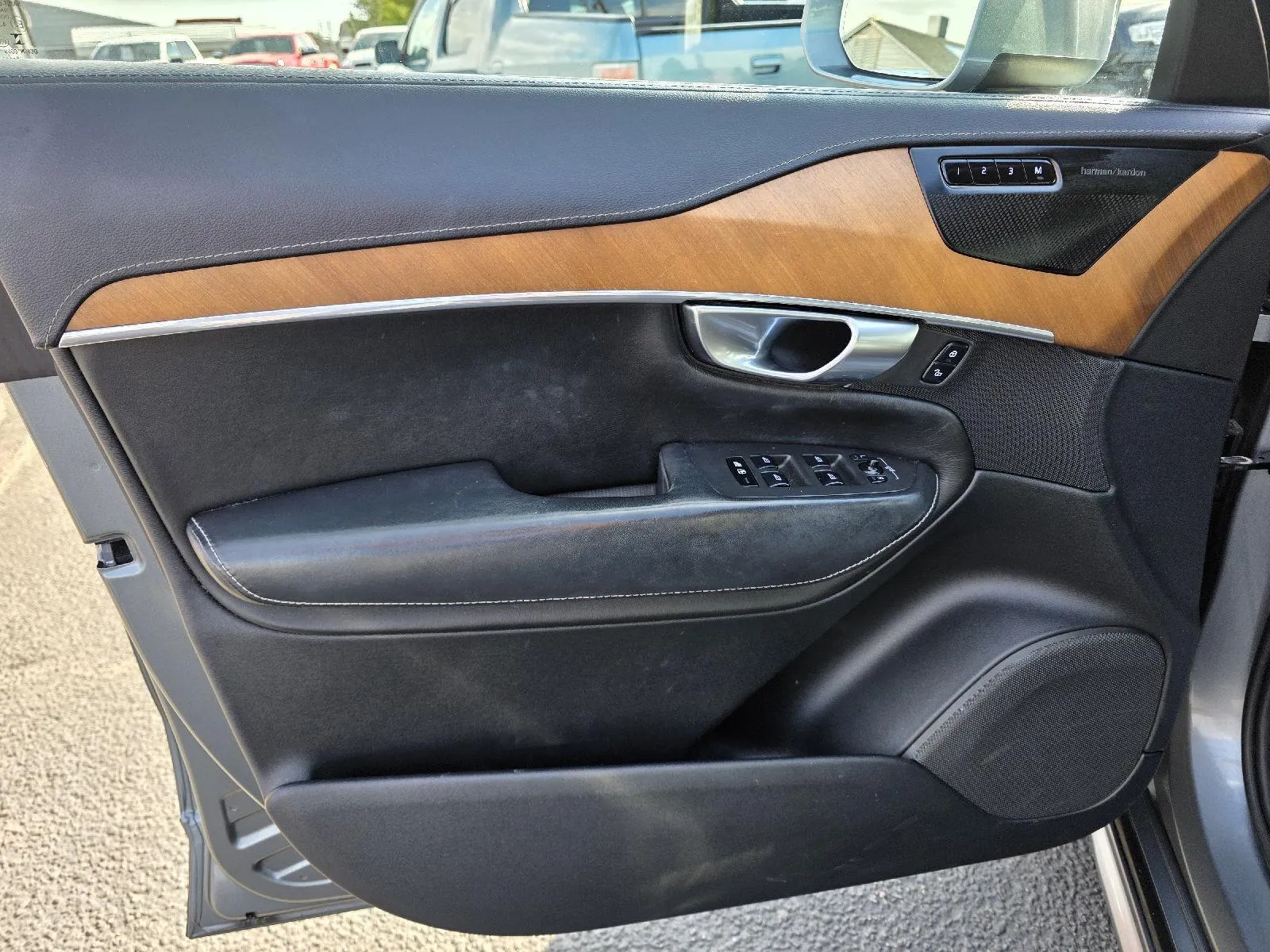 Volvo XC90 photo 9