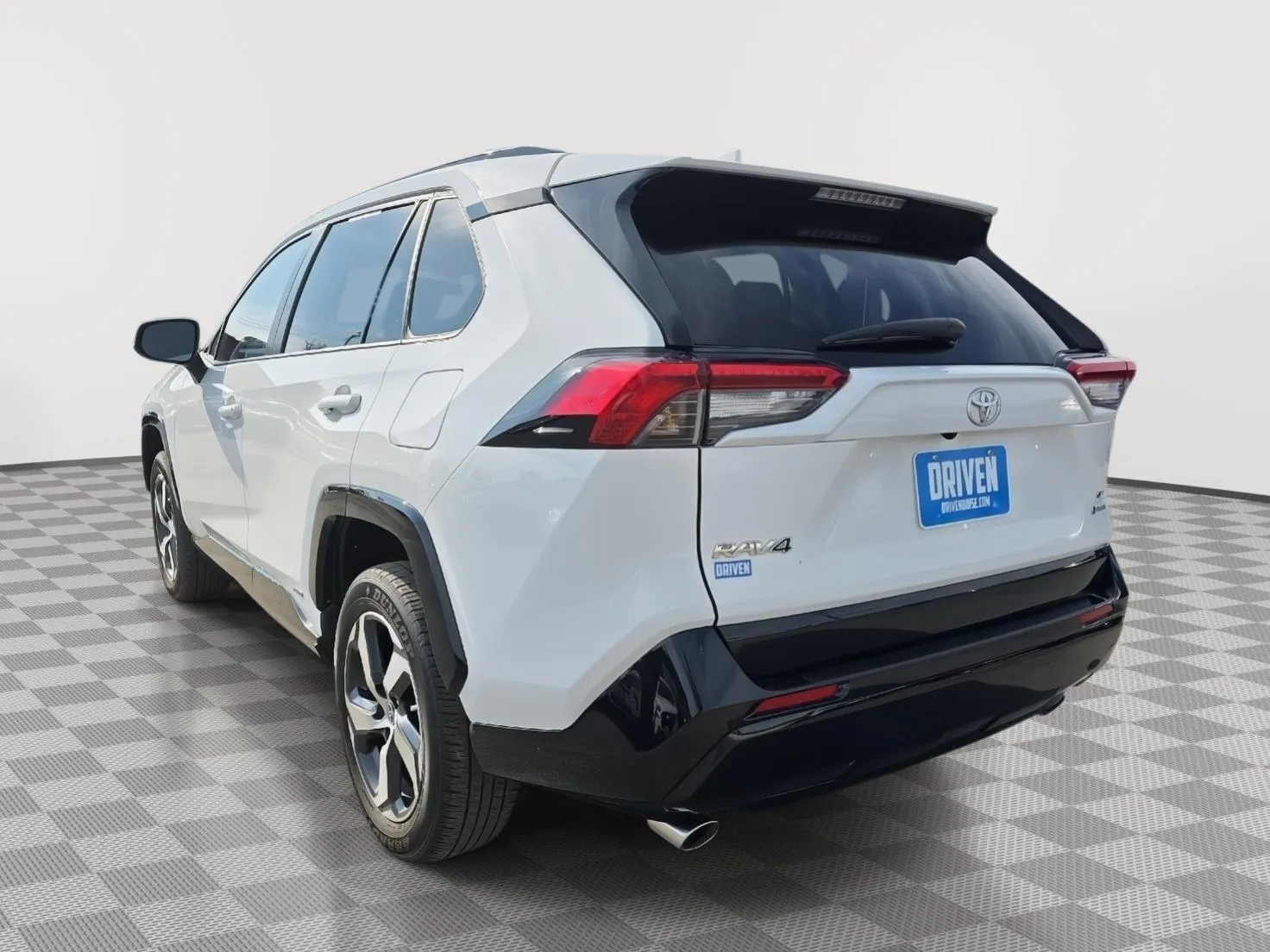 2025 Toyota RAV4 SE - Photo 6