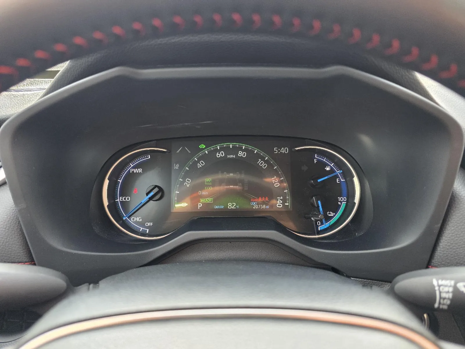 2025 Toyota RAV4 SE - Photo 13