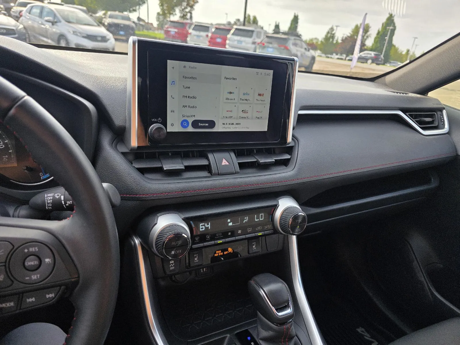 2025 Toyota RAV4 SE - Photo 14