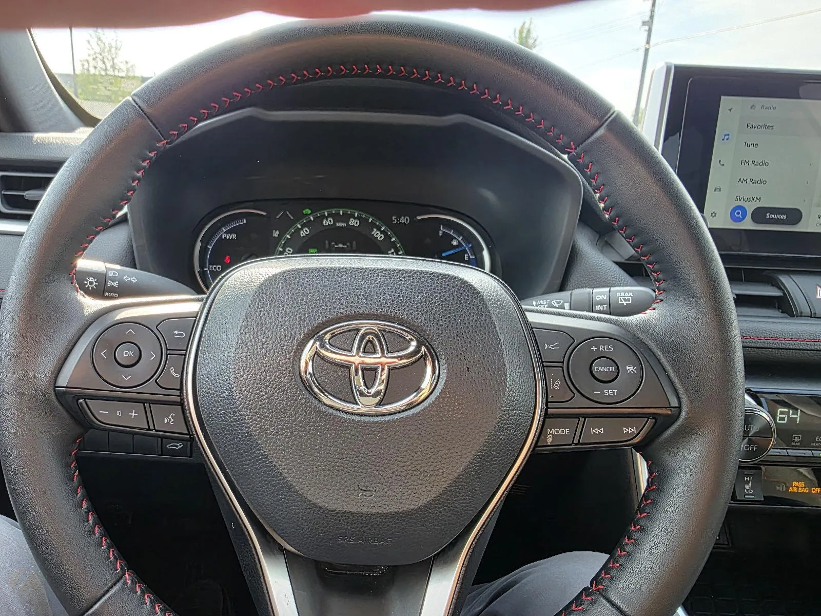 2025 Toyota RAV4 SE - Photo 16