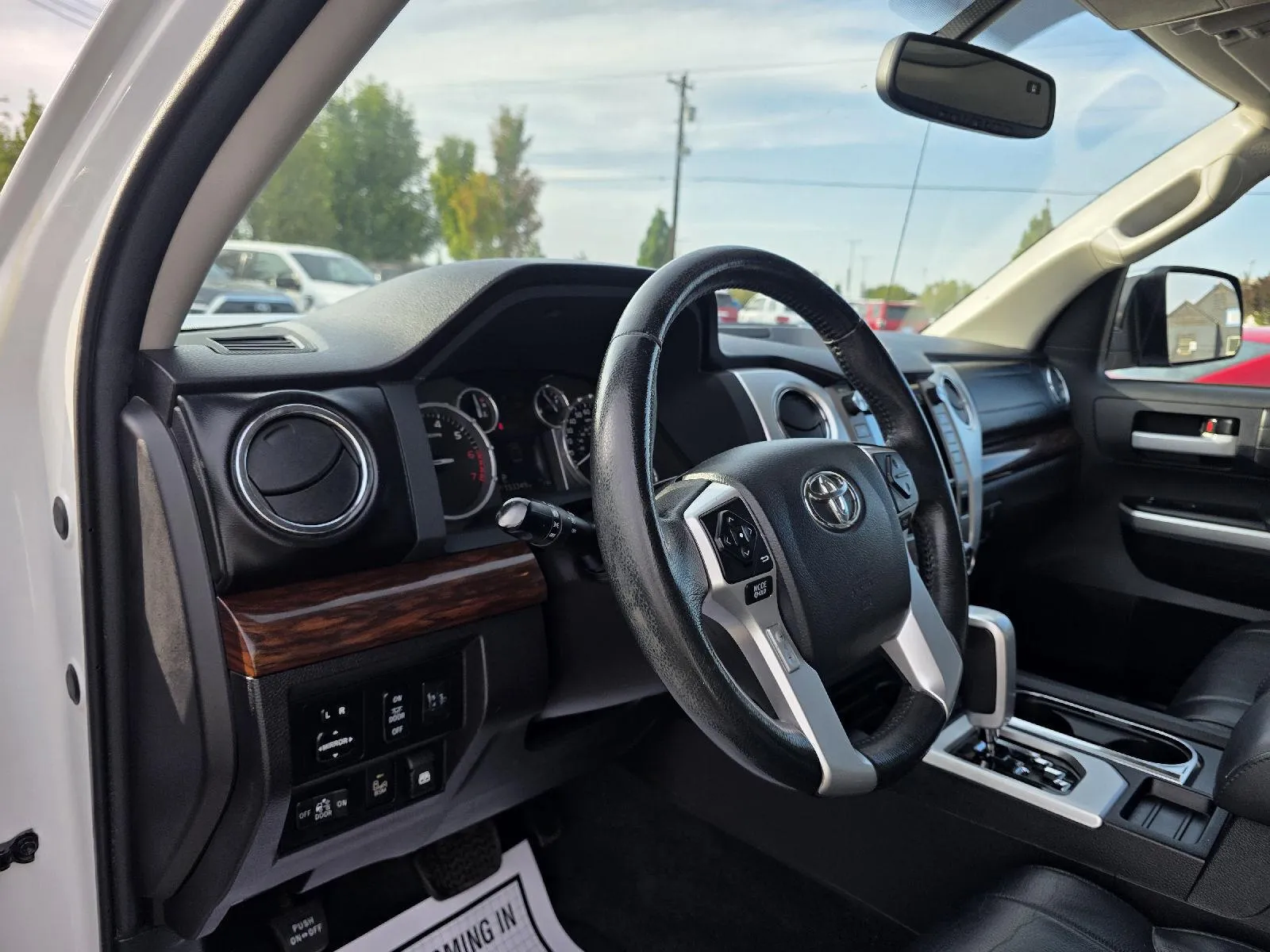 Toyota Tundra photo 8