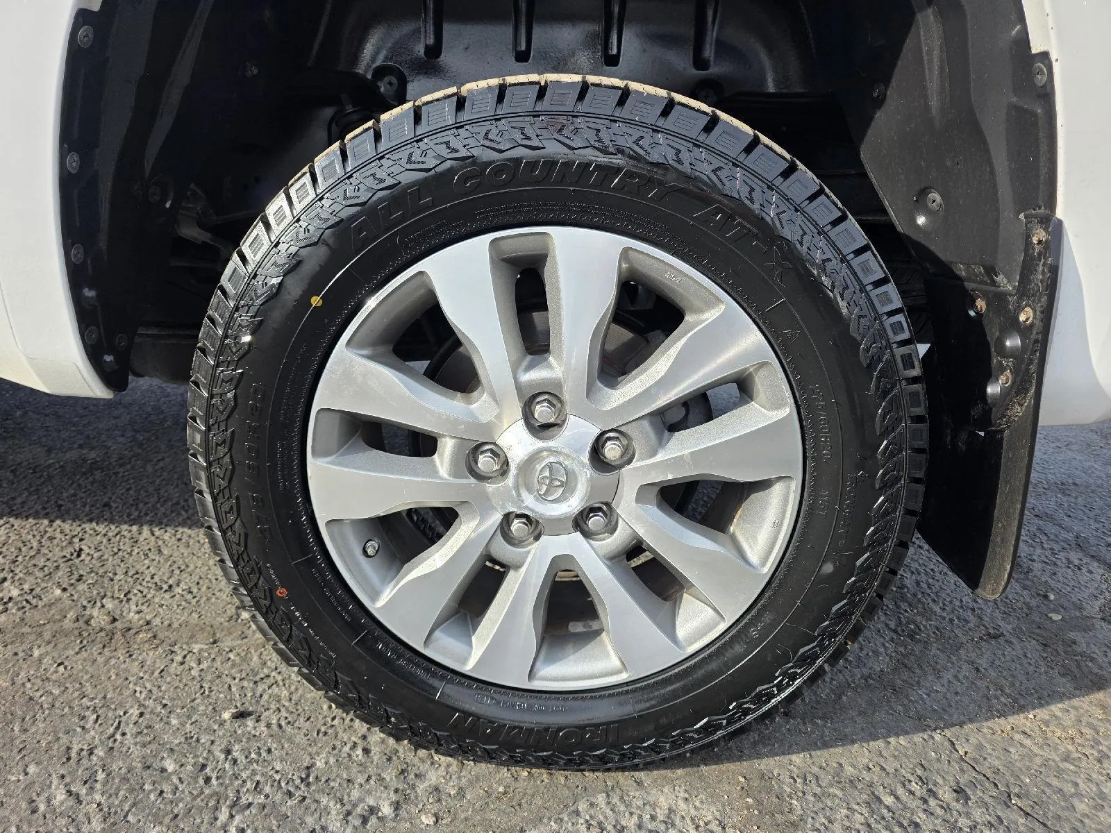 Toyota Tundra photo 11