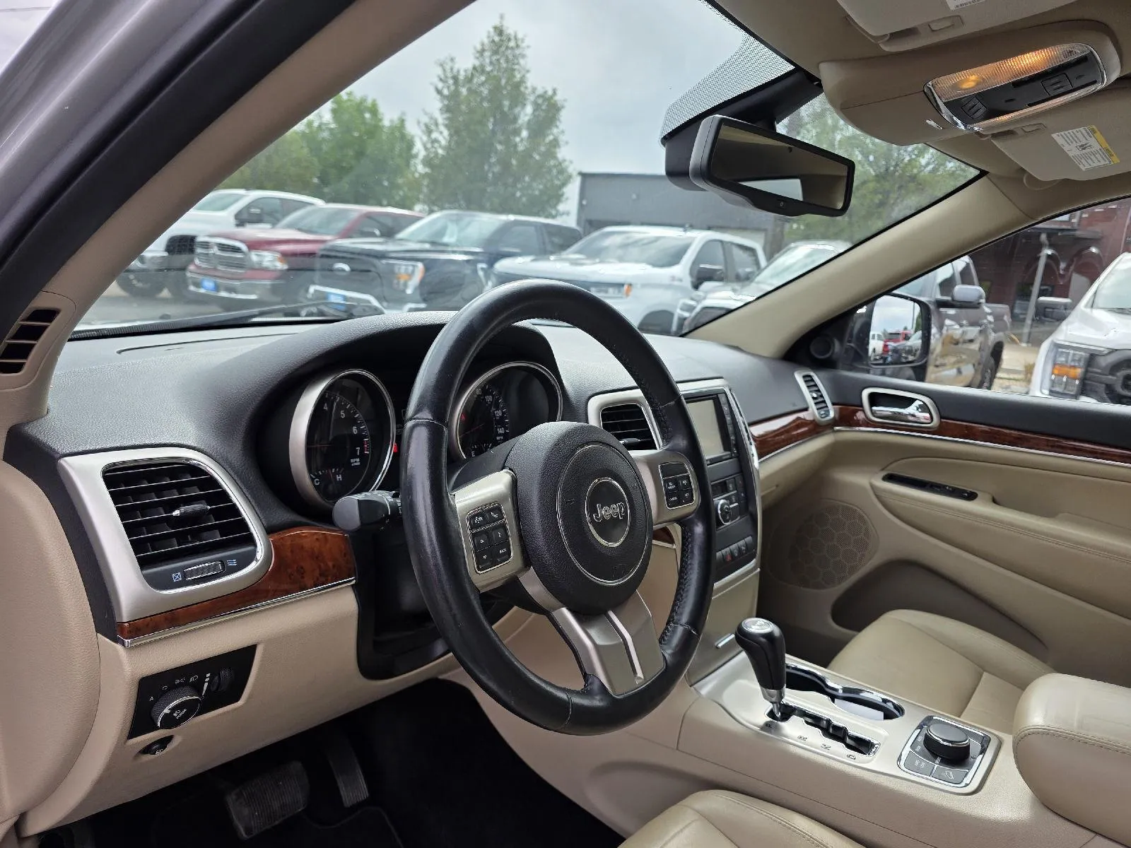 Jeep Grand Cherokee photo 8
