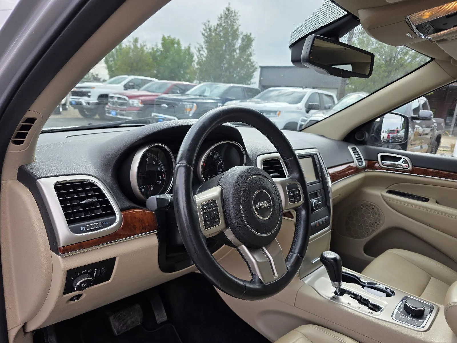 Jeep Grand Cherokee photo 11