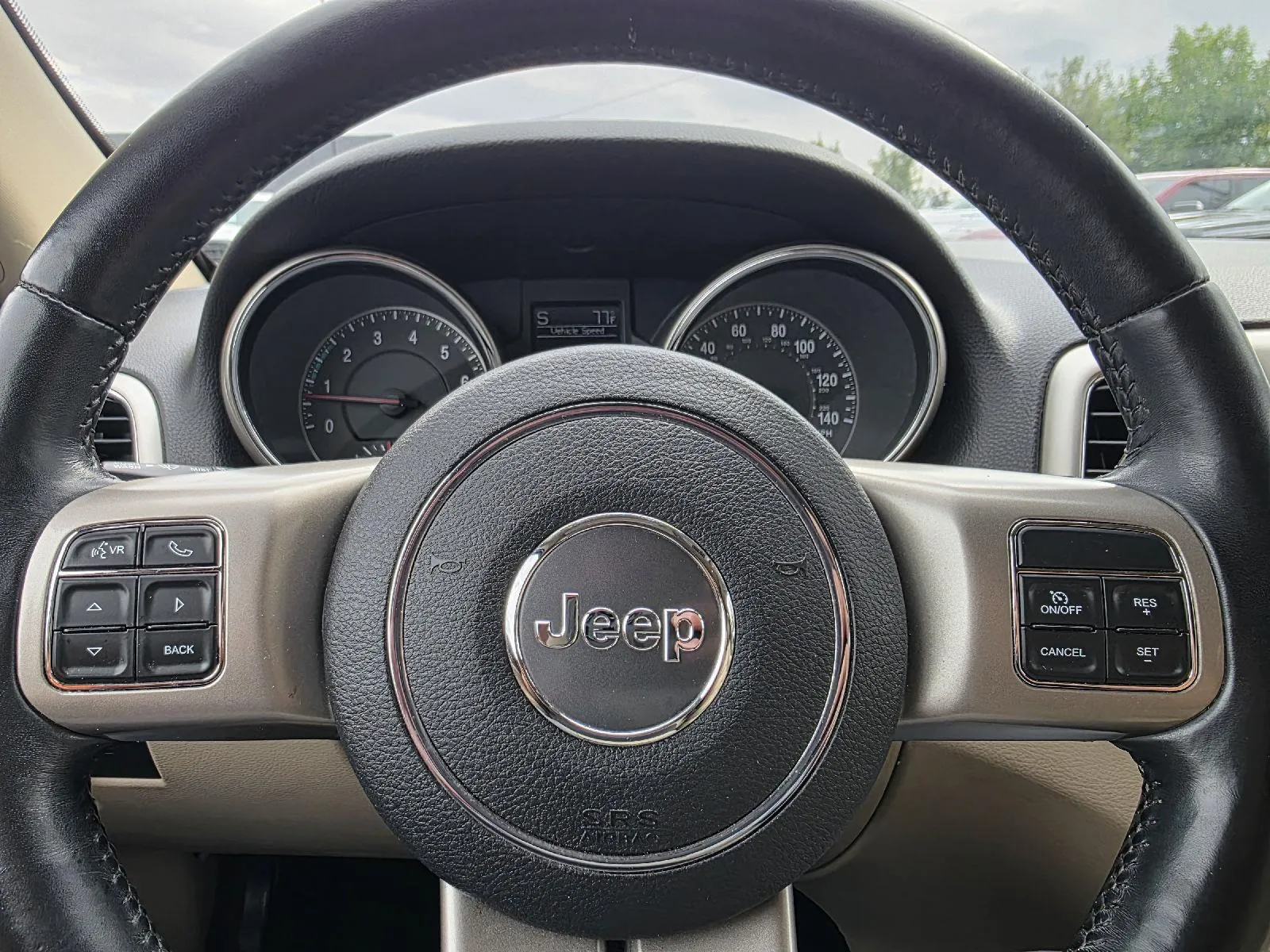 Jeep Grand Cherokee photo 14