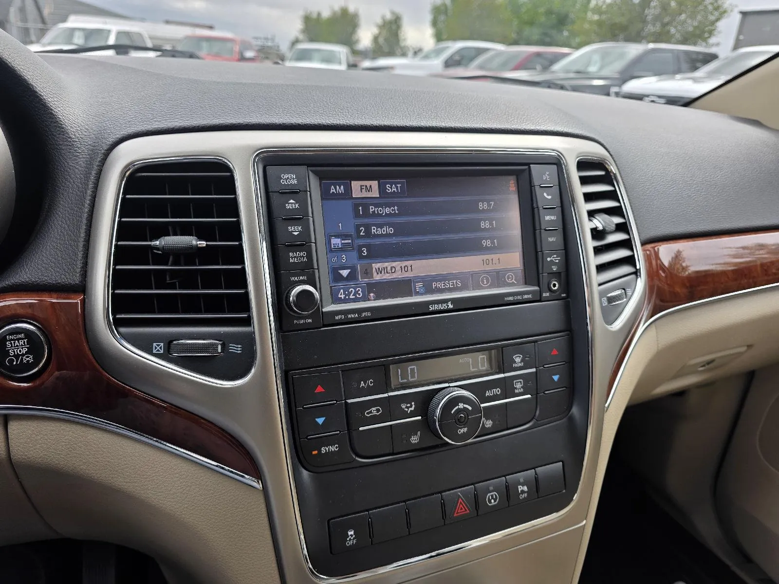 Jeep Grand Cherokee photo 15