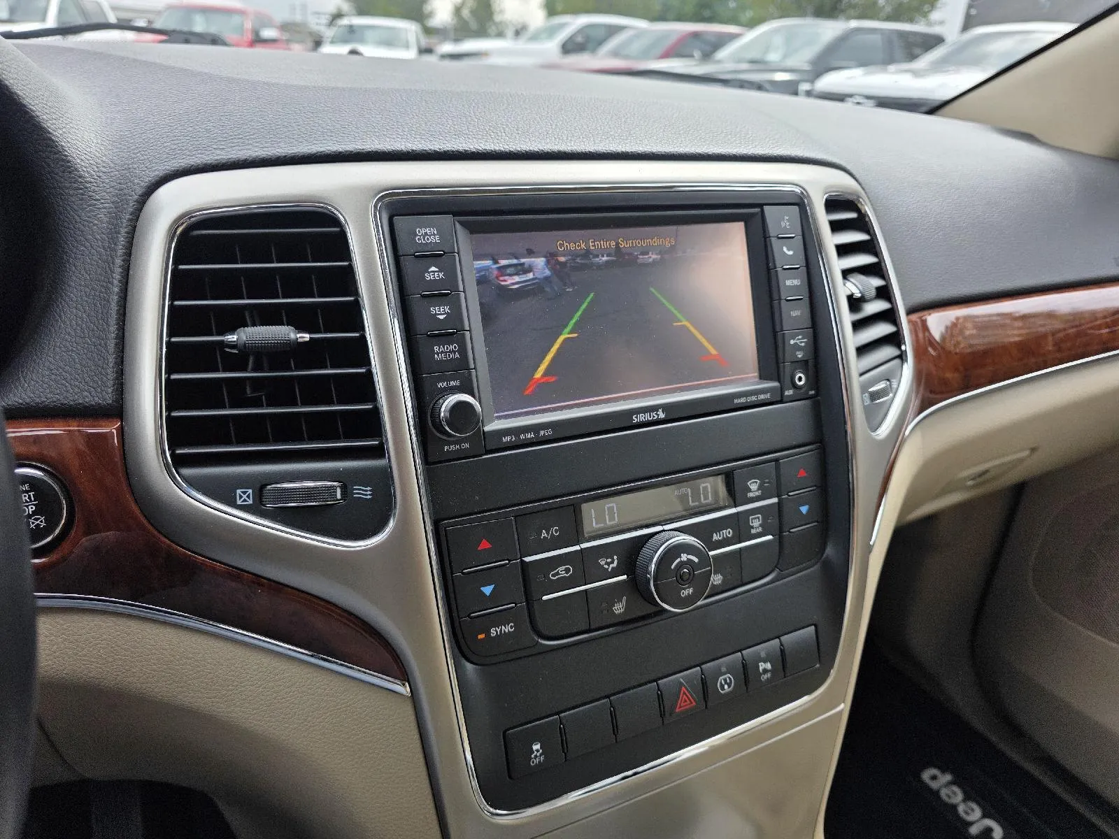 Jeep Grand Cherokee photo 16