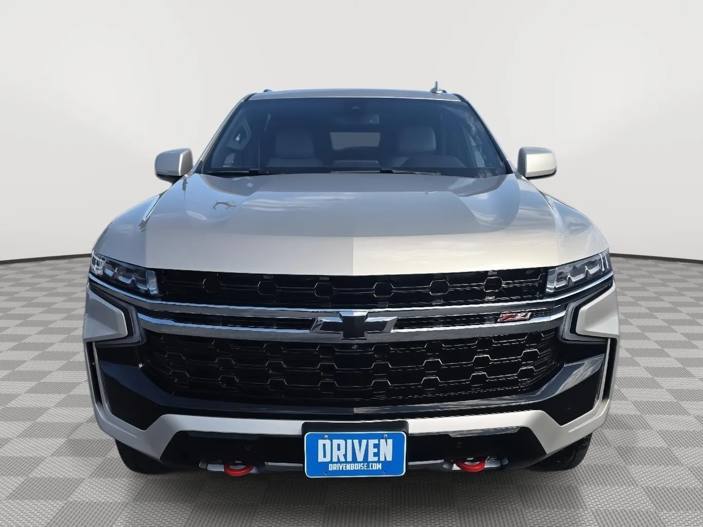 Chevrolet Suburban photo 2
