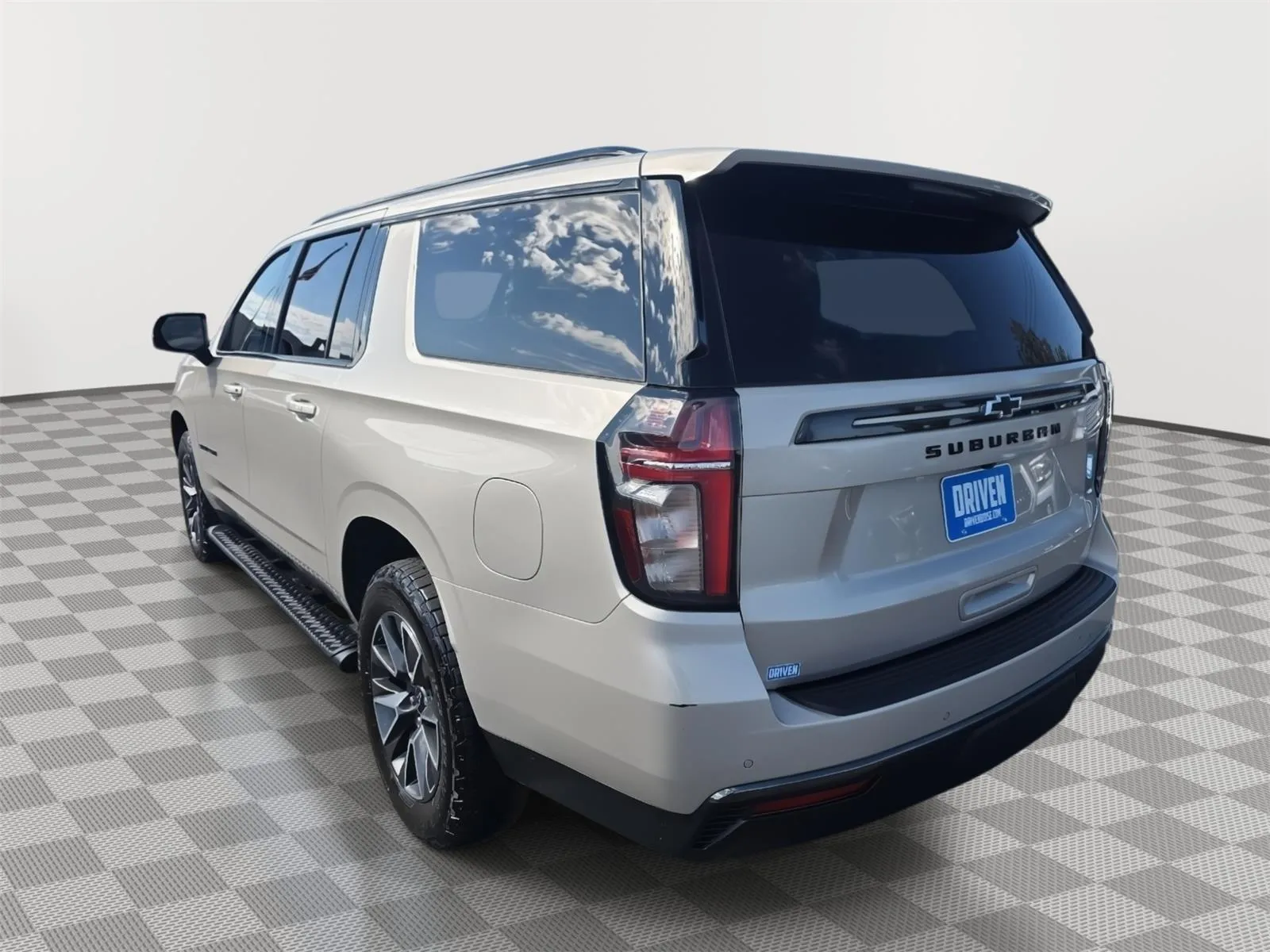 Chevrolet Suburban photo 6