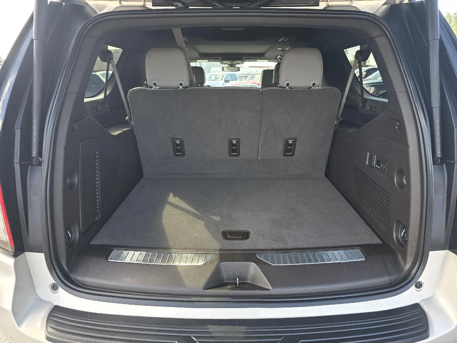 Chevrolet Suburban photo 8