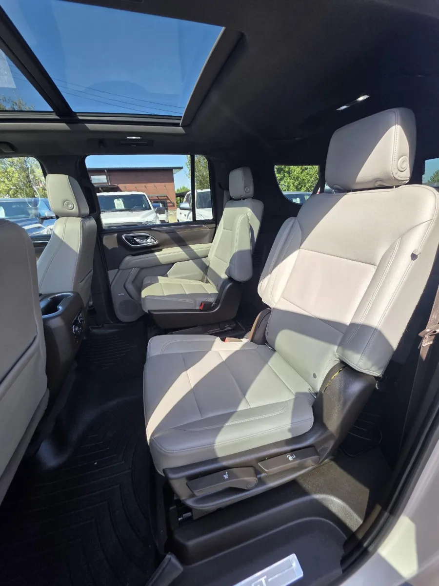 Chevrolet Suburban photo 13