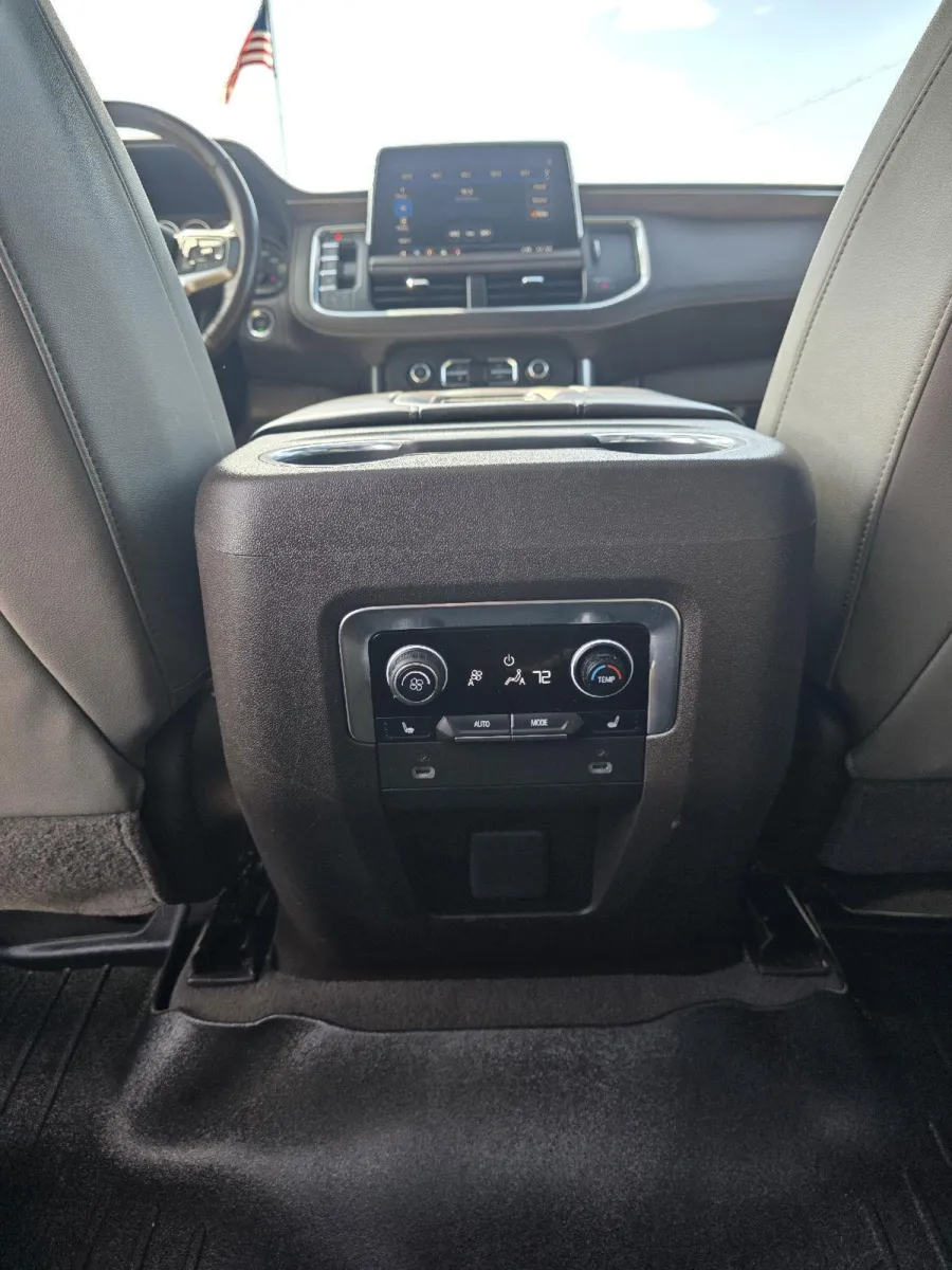 Chevrolet Suburban photo 15