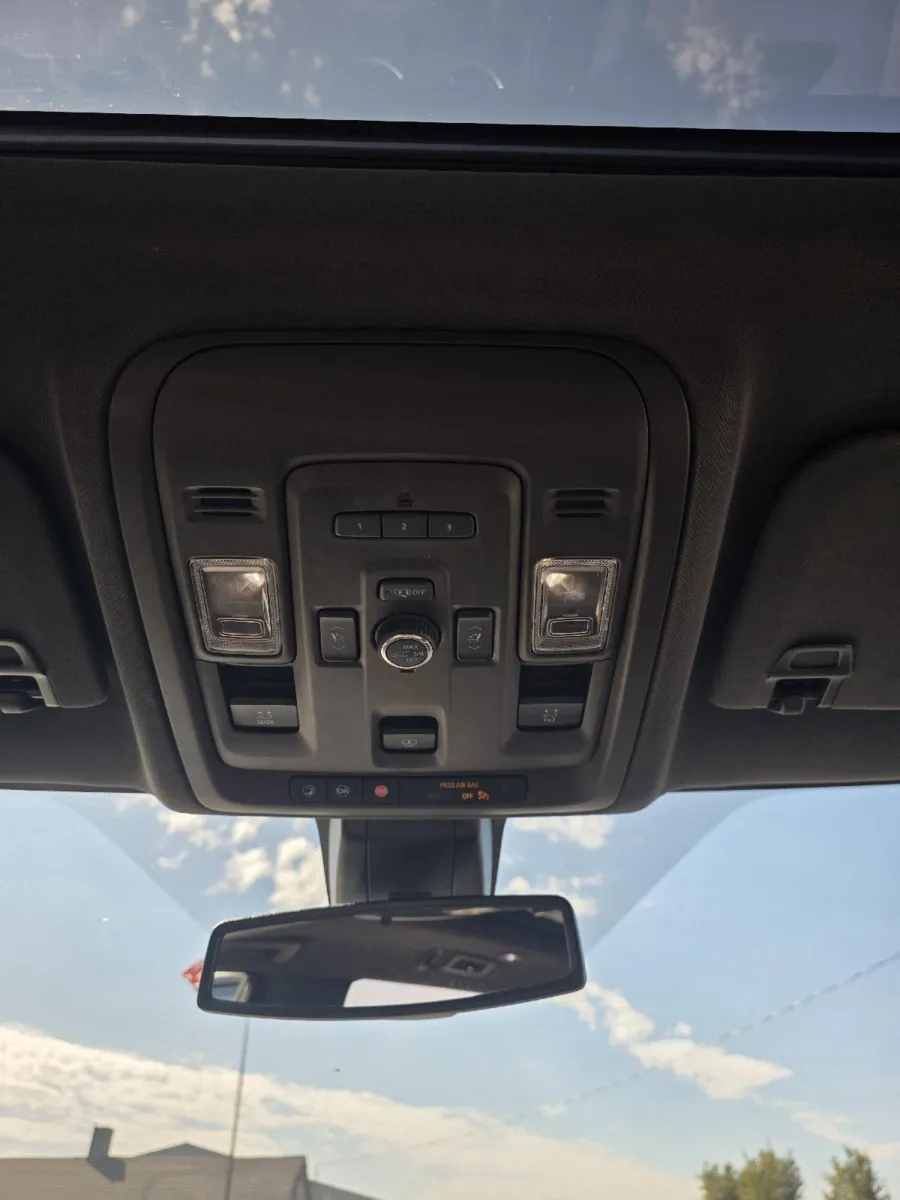 Chevrolet Suburban photo 17