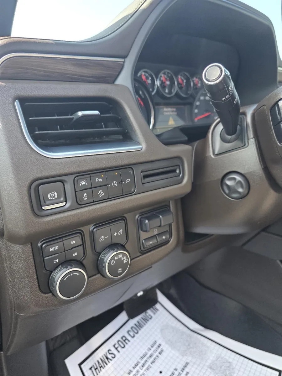 Chevrolet Suburban photo 18