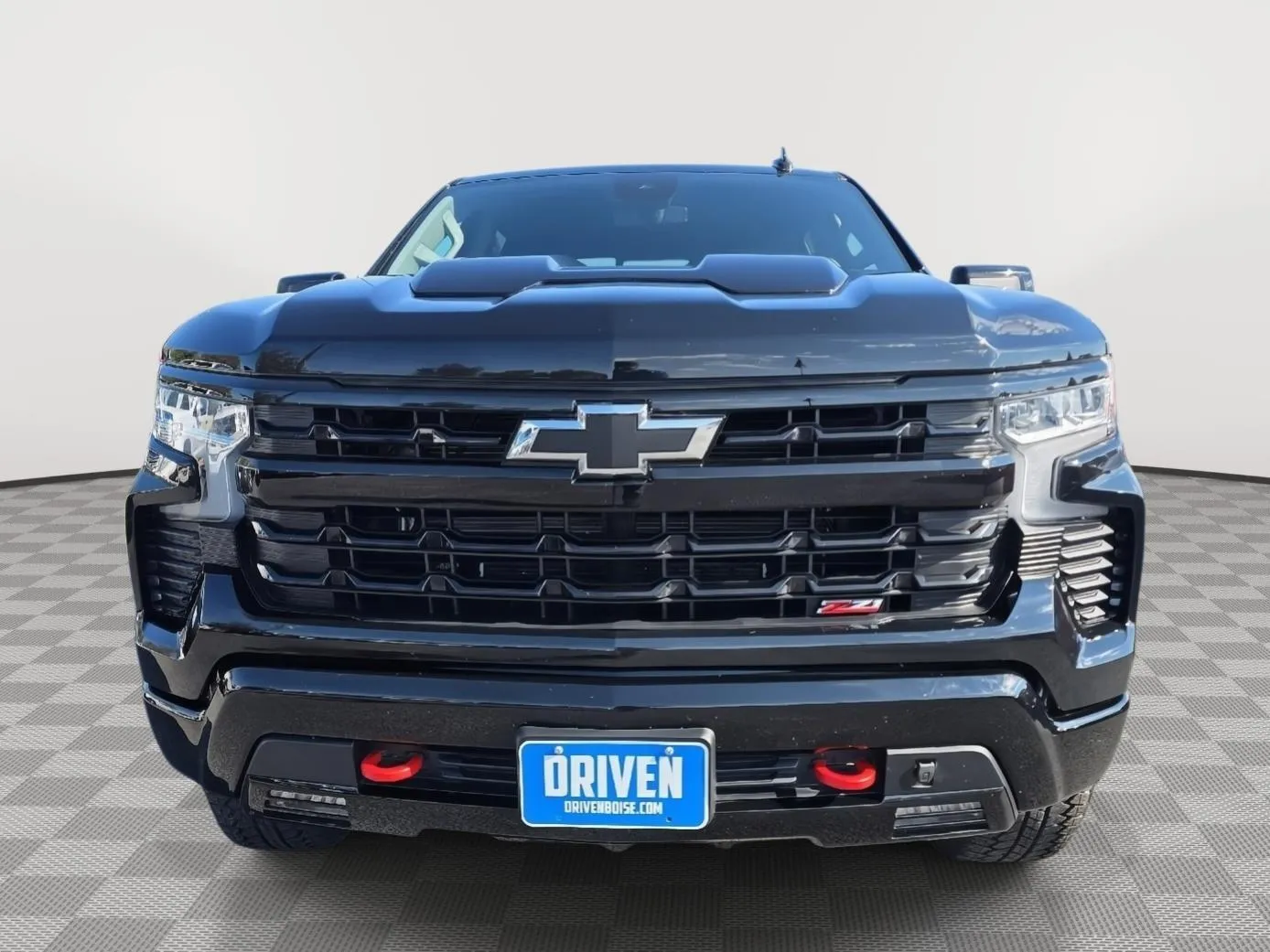 Chevrolet Silverado photo 2