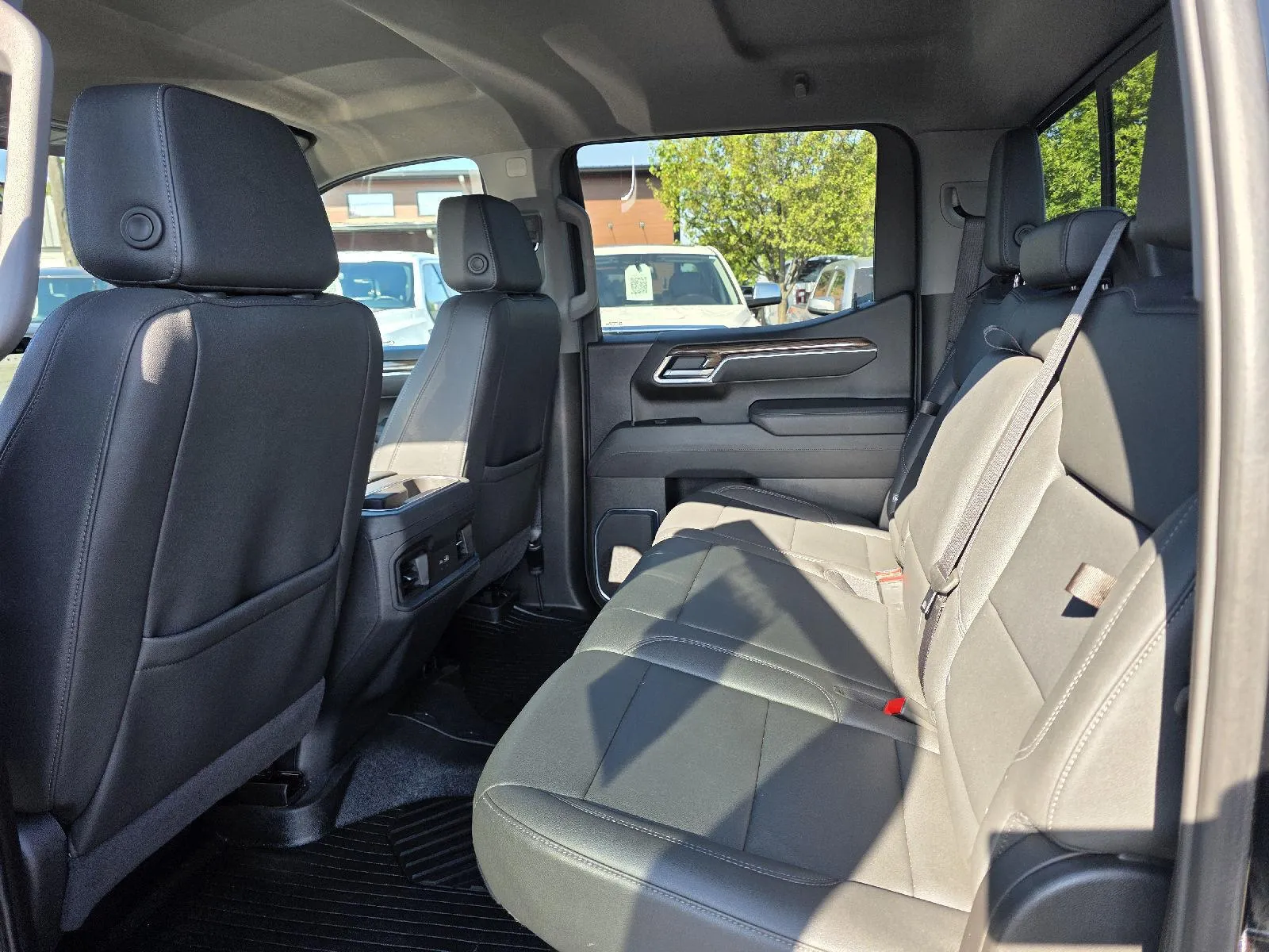 Chevrolet Silverado photo 11