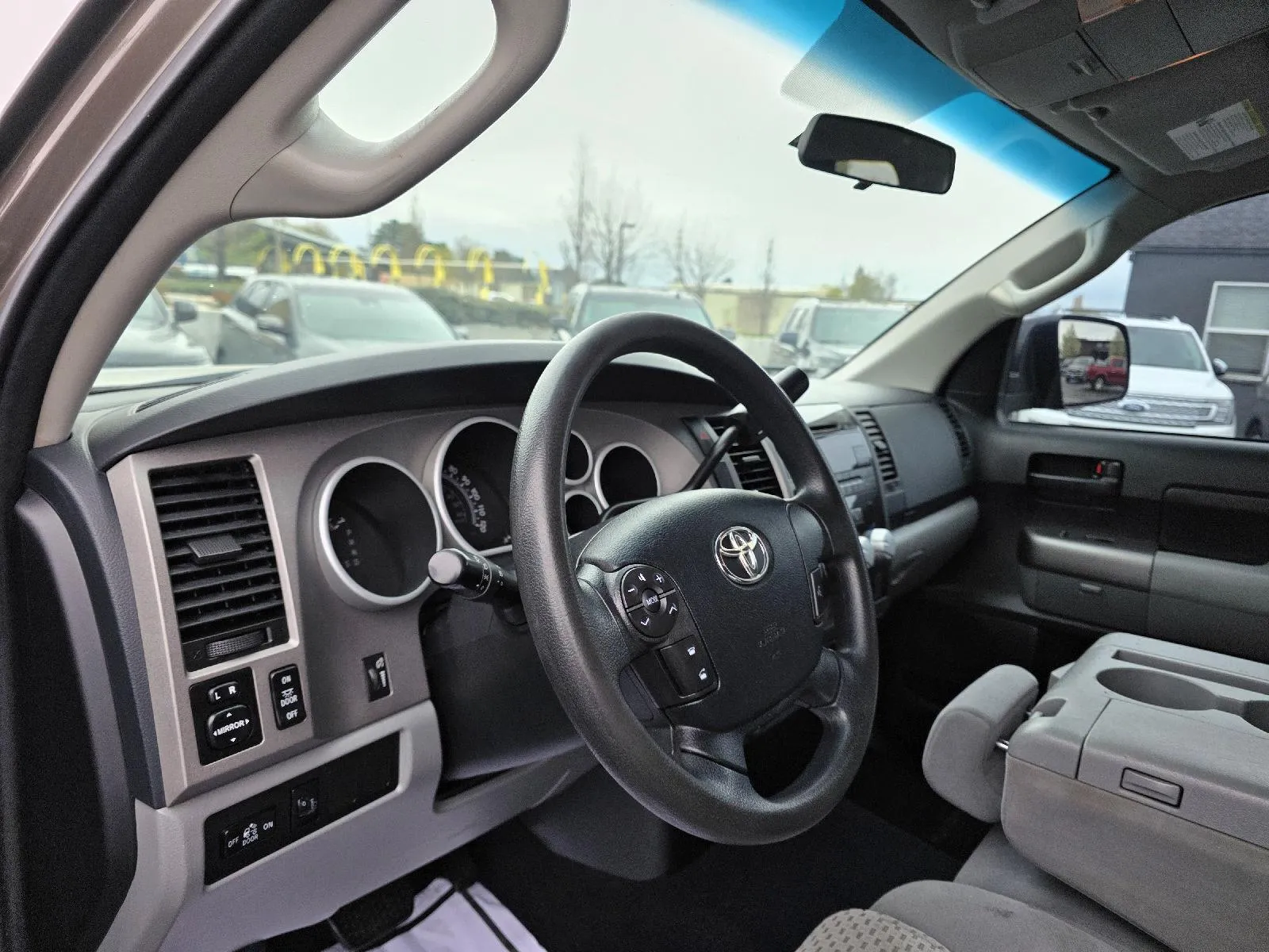 Toyota Tundra photo 8